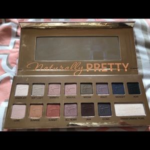 IT eyeshadow palette